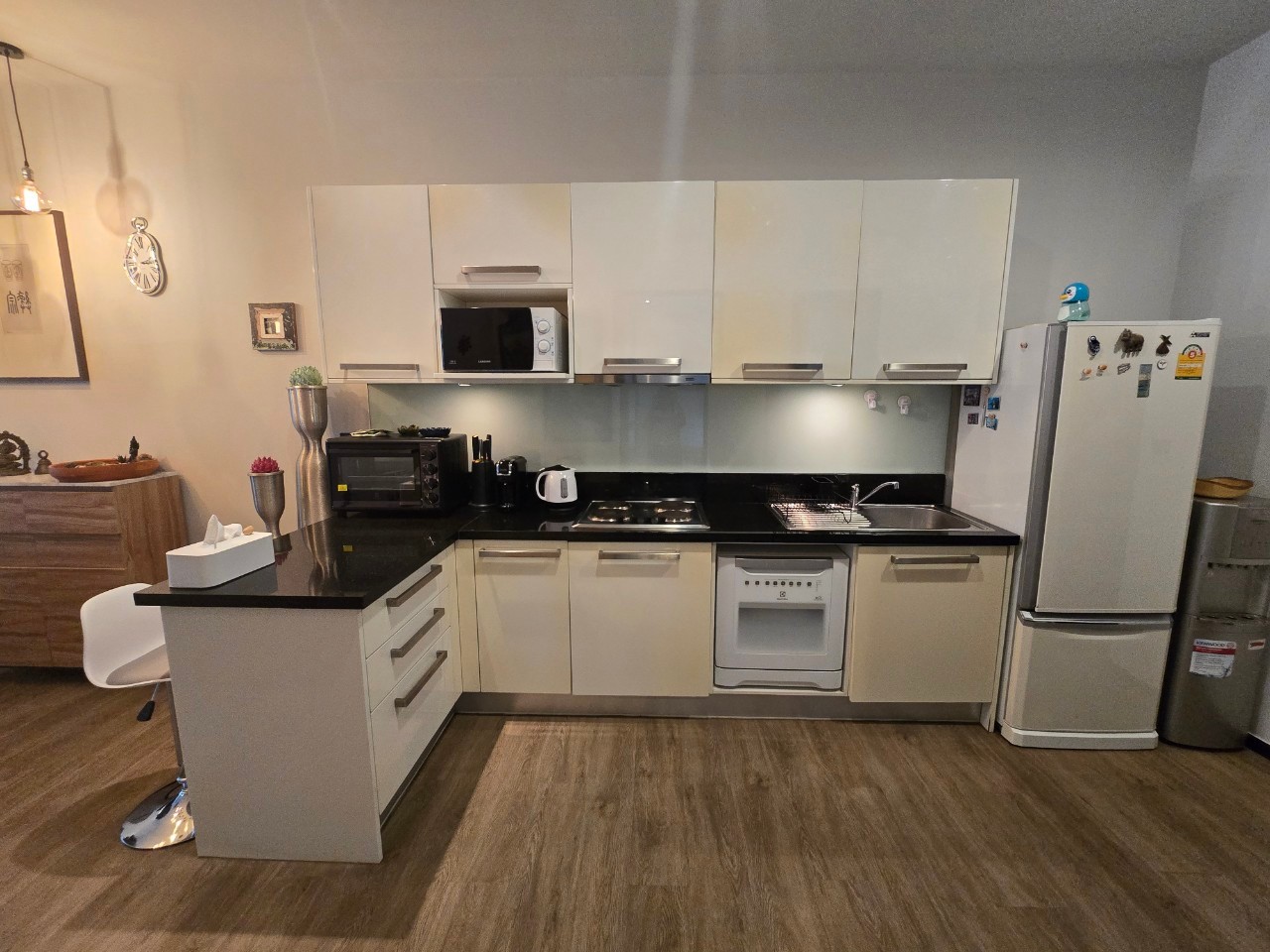 Modern 2-Bedroom Pool Villa near Nai Harn & Rawai image