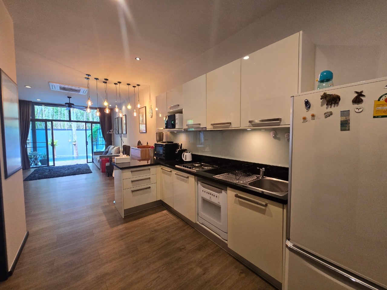 Modern 2-Bedroom Pool Villa near Nai Harn & Rawai image