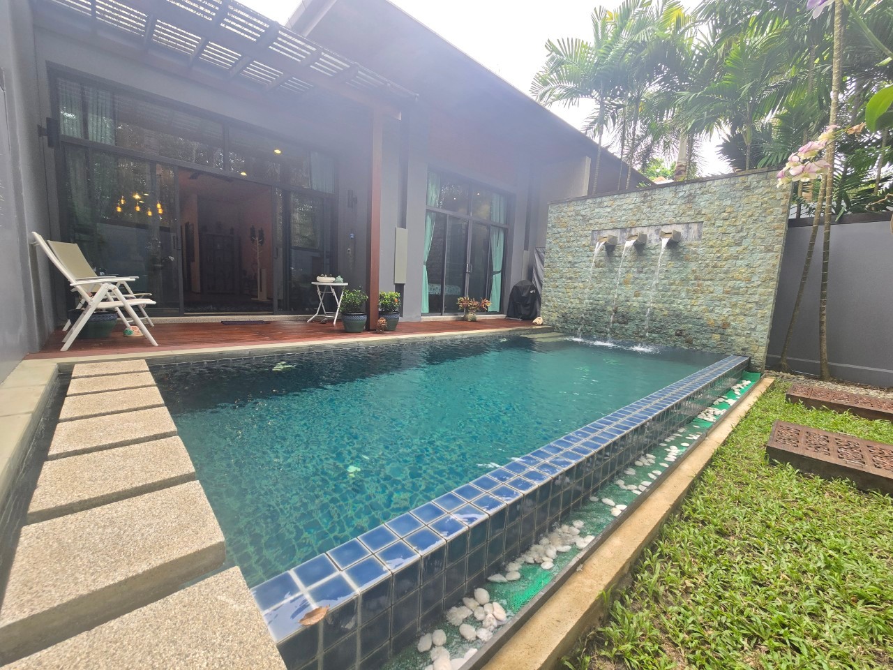Modern 2-Bedroom Pool Villa near Nai Harn & Rawai image