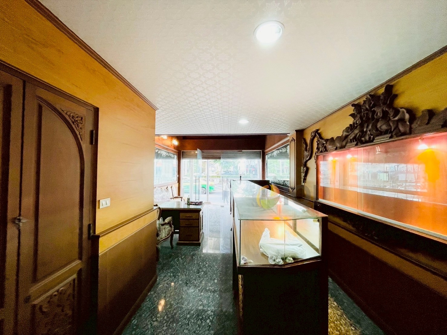 Commercial building for sale, 5 and a half storey, on Arun Amarin Road, good location, can do many kinds of business. image