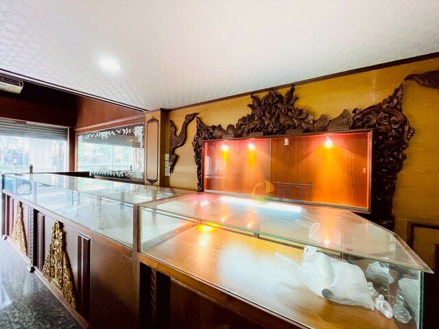 Commercial building for sale, 5 and a half storey, on Arun Amarin Road, good location, can do many kinds of business. image