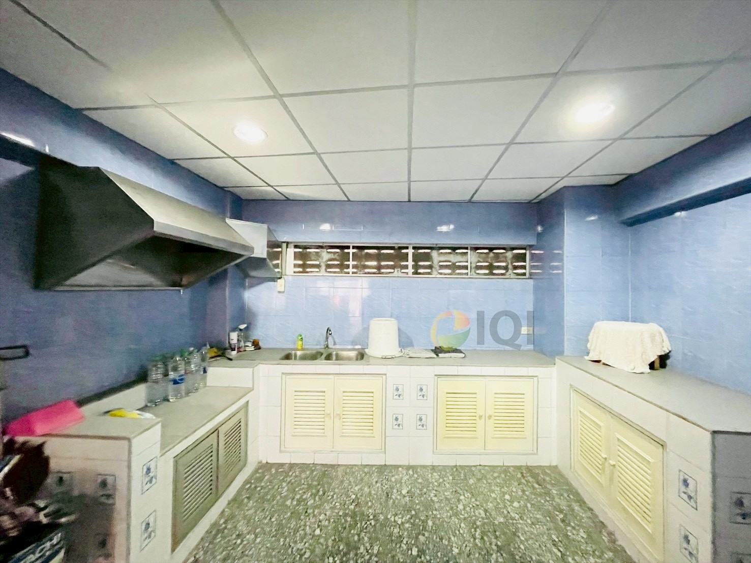 Commercial building for sale, 5 and a half storey, on Arun Amarin Road, good location, can do many kinds of business. image