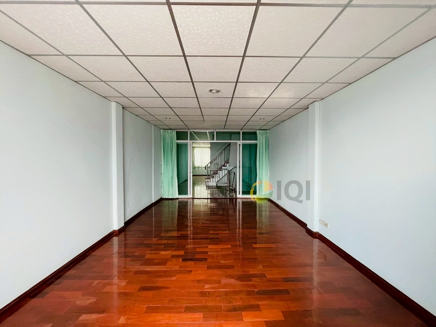 Commercial building for sale, 5 and a half storey, on Arun Amarin Road, good location, can do many kinds of business. image