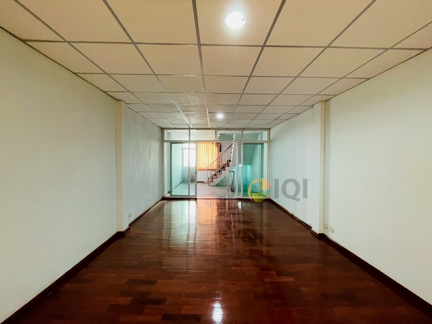 Commercial building for sale, 5 and a half storey, on Arun Amarin Road, good location, can do many kinds of business. image