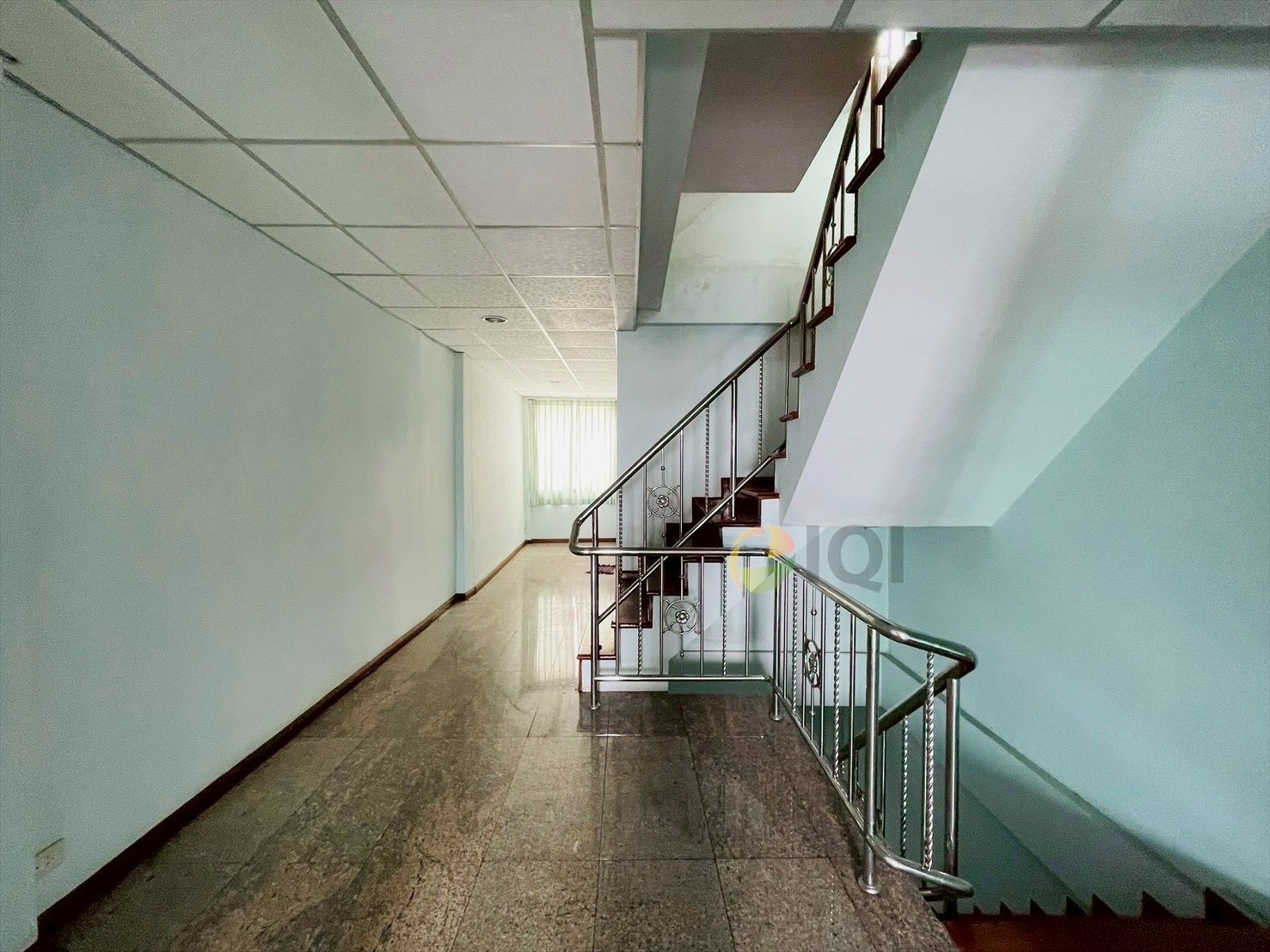 Commercial building for sale, 5 and a half storey, on Arun Amarin Road, good location, can do many kinds of business. image