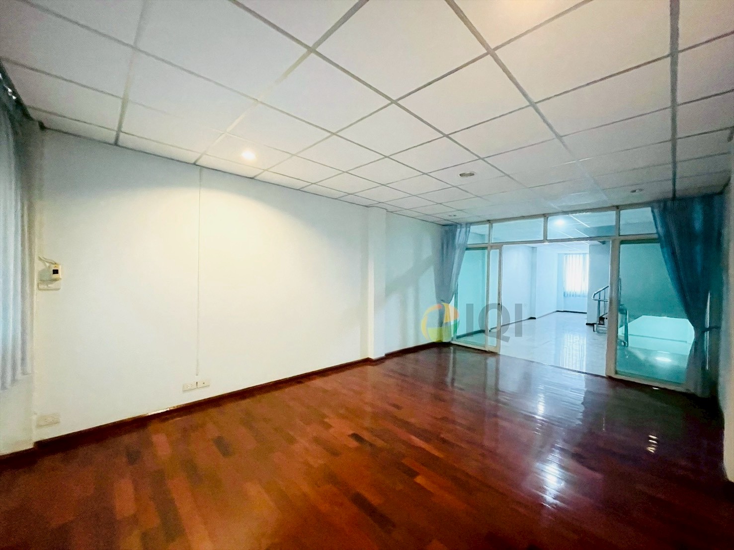 Commercial building for sale, 5 and a half storey, on Arun Amarin Road, good location, can do many kinds of business. image