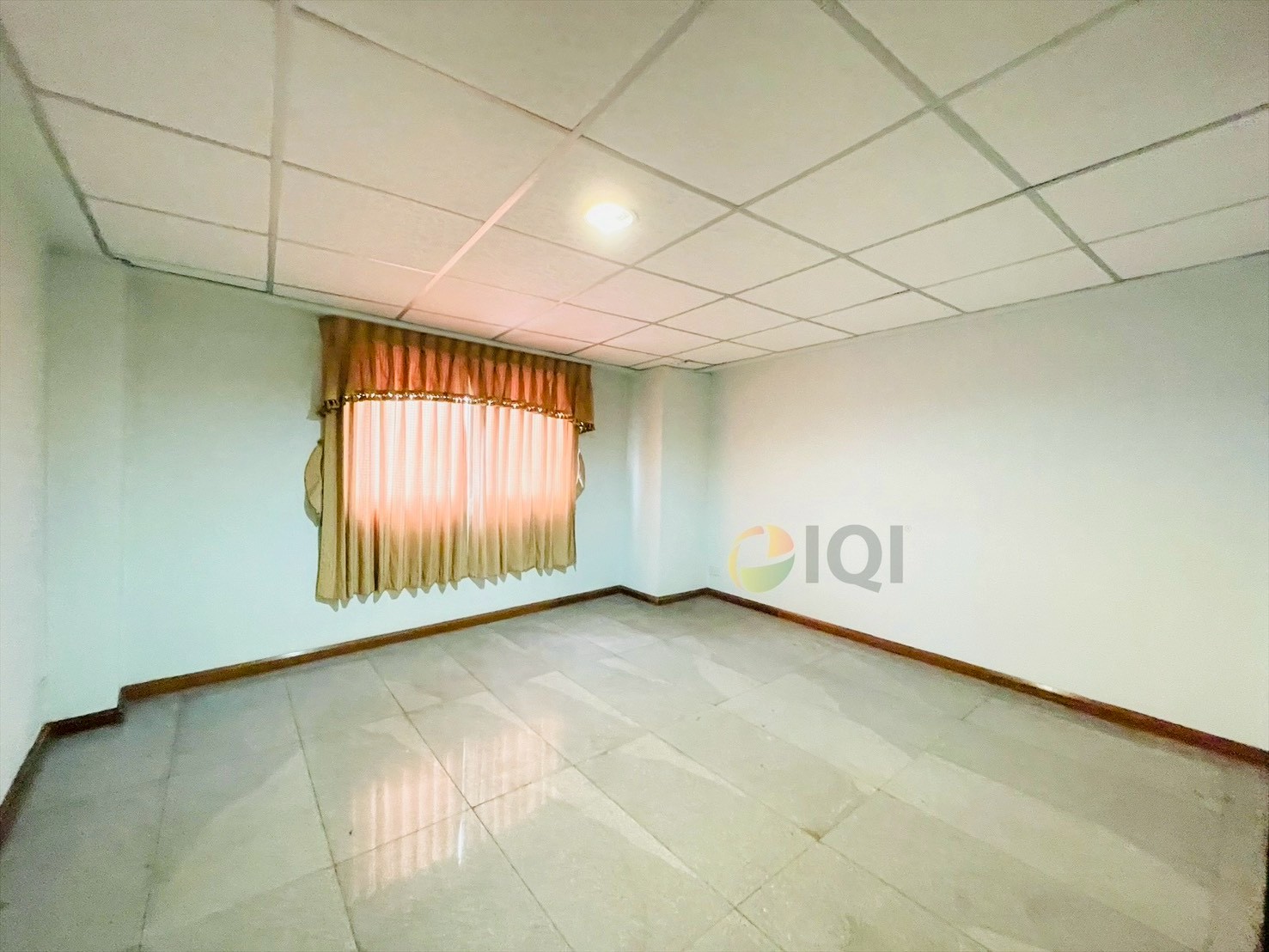 Commercial building for sale, 5 and a half storey, on Arun Amarin Road, good location, can do many kinds of business. image