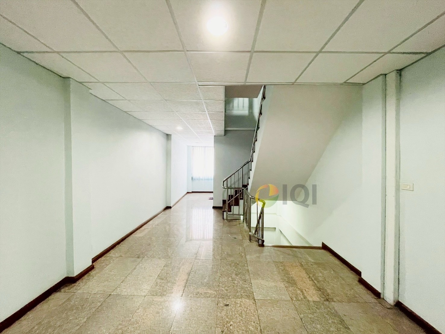 Commercial building for sale, 5 and a half storey, on Arun Amarin Road, good location, can do many kinds of business. image