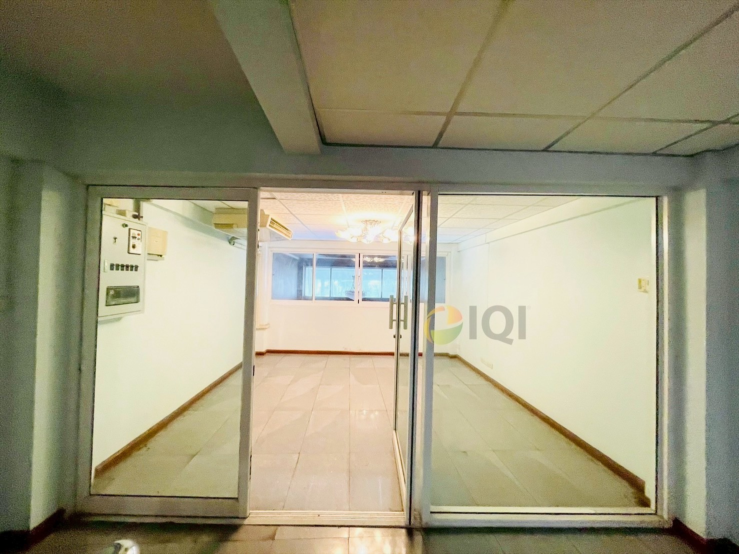 Commercial building for sale, 5 and a half storey, on Arun Amarin Road, good location, can do many kinds of business. image