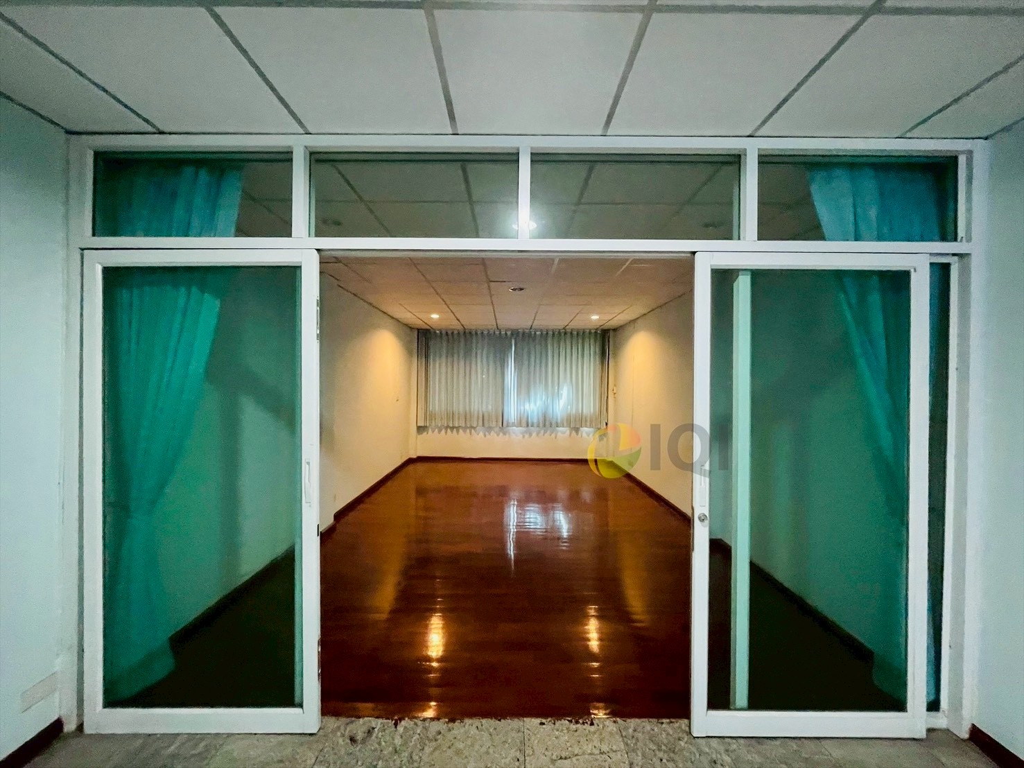 Commercial building for sale, 5 and a half storey, on Arun Amarin Road, good location, can do many kinds of business. image