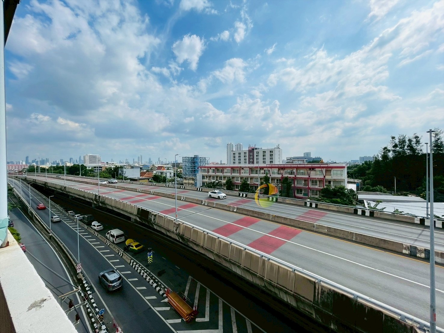 Commercial building for sale, 5 and a half storey, on Arun Amarin Road, good location, can do many kinds of business. image