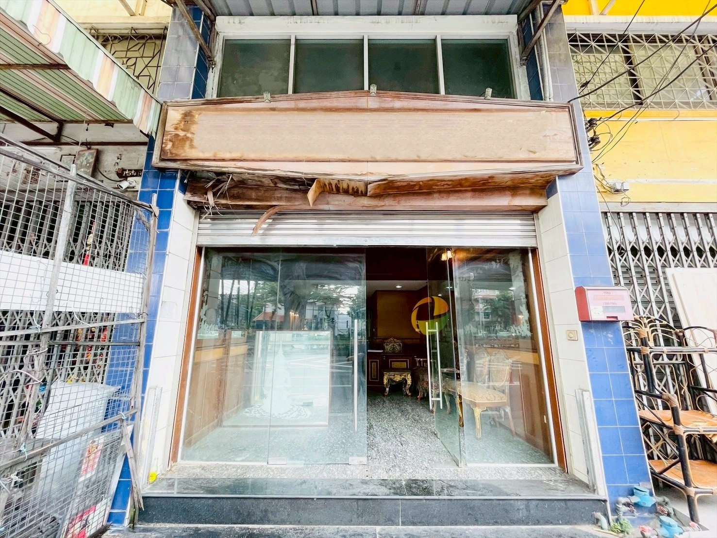 Commercial building for sale, 5 and a half storey, on Arun Amarin Road, good location, can do many kinds of business. image