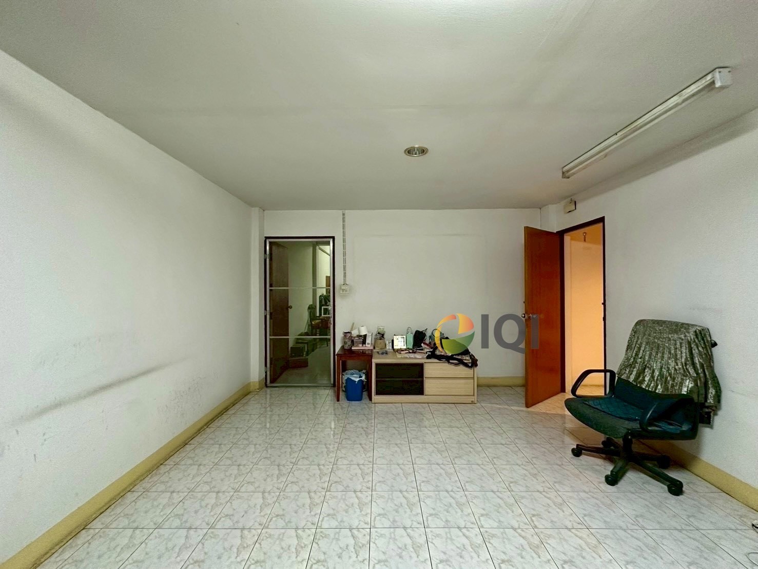 5 storey Commercial building for sale, 2 units, Nam Daeng - Bang Phli Road, near 2 electric train lines and near the expressway. image