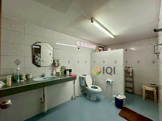 5 storey Commercial building for sale, 2 units, Nam Daeng - Bang Phli Road, near 2 electric train lines and near the expressway. image