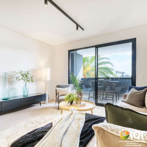 In the Heart of the South Perth Peninsula – Move In Ready Today! image