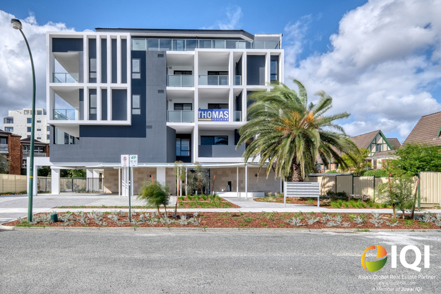 In the Heart of the South Perth Peninsula – Move In Ready Today! image