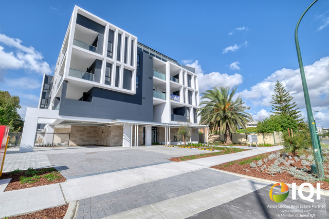 In the Heart of the South Perth Peninsula – Move In Ready Today! image