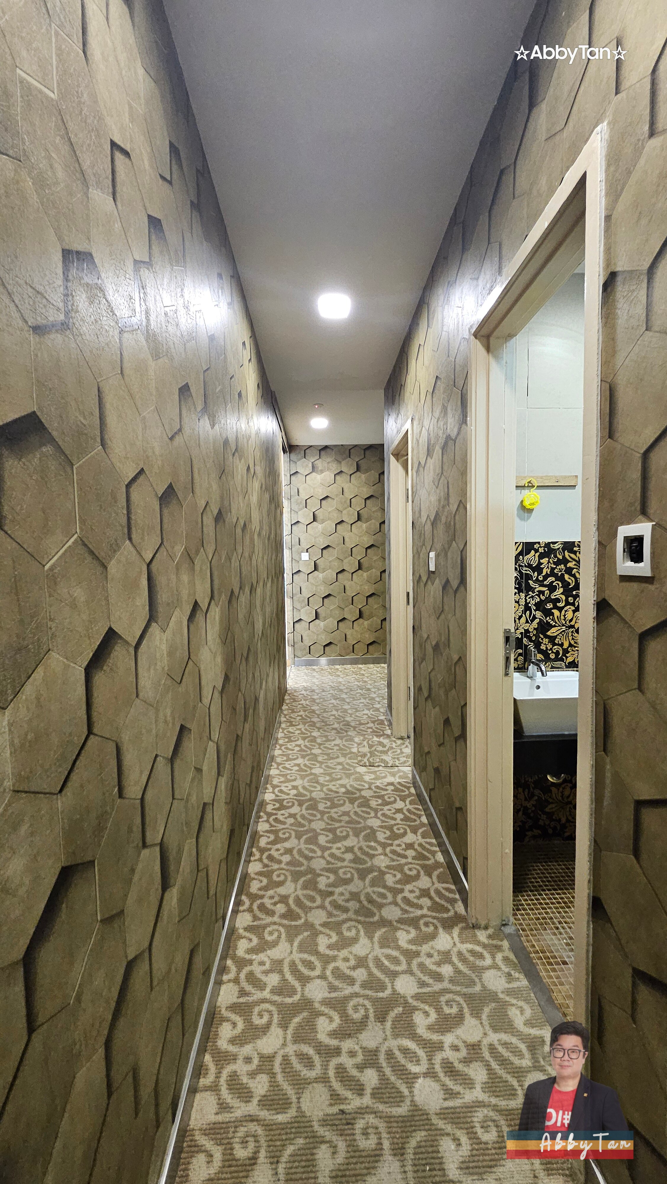 URGENT SALE! INTER-CORNER OFFICE @ KK Times Square | BELOW Market Value  image