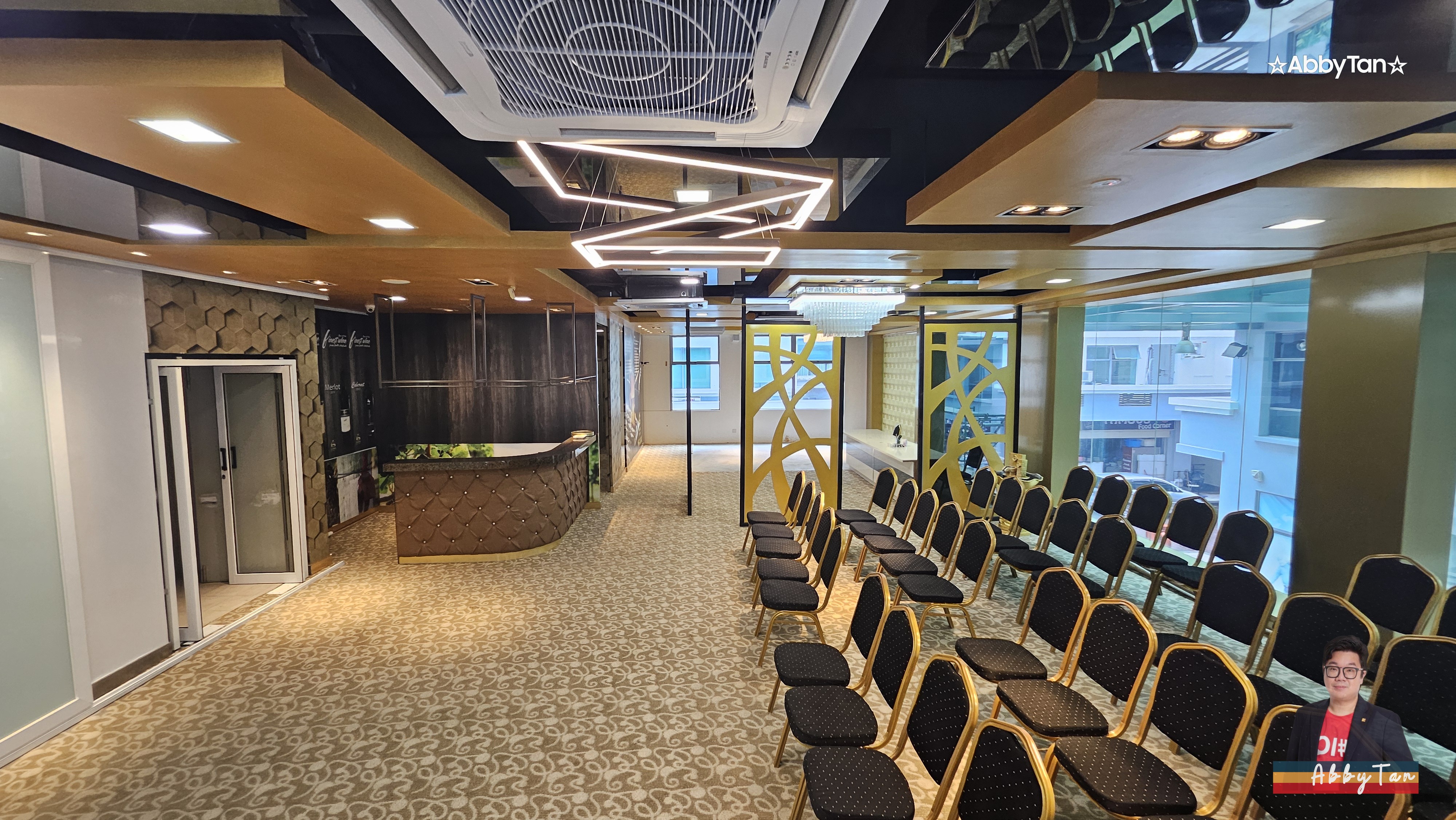 URGENT SALE! INTER-CORNER OFFICE @ KK Times Square | BELOW Market Value  image