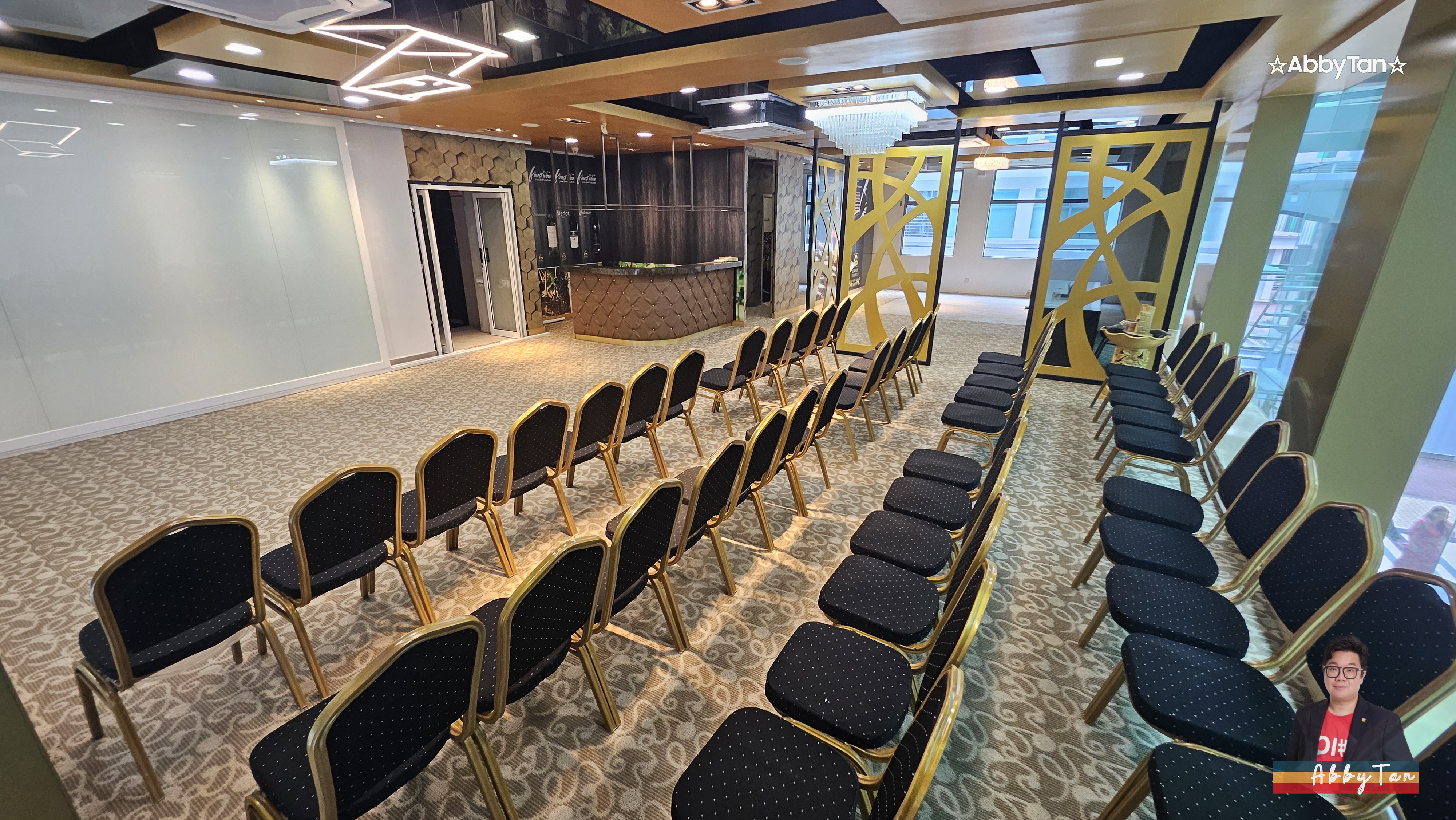 URGENT SALE! INTER-CORNER OFFICE @ KK Times Square | BELOW Market Value  image