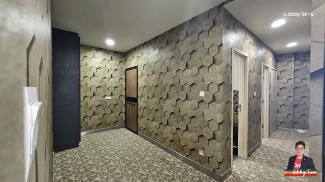 URGENT SALE! INTER-CORNER OFFICE @ KK Times Square | BELOW Market Value  image