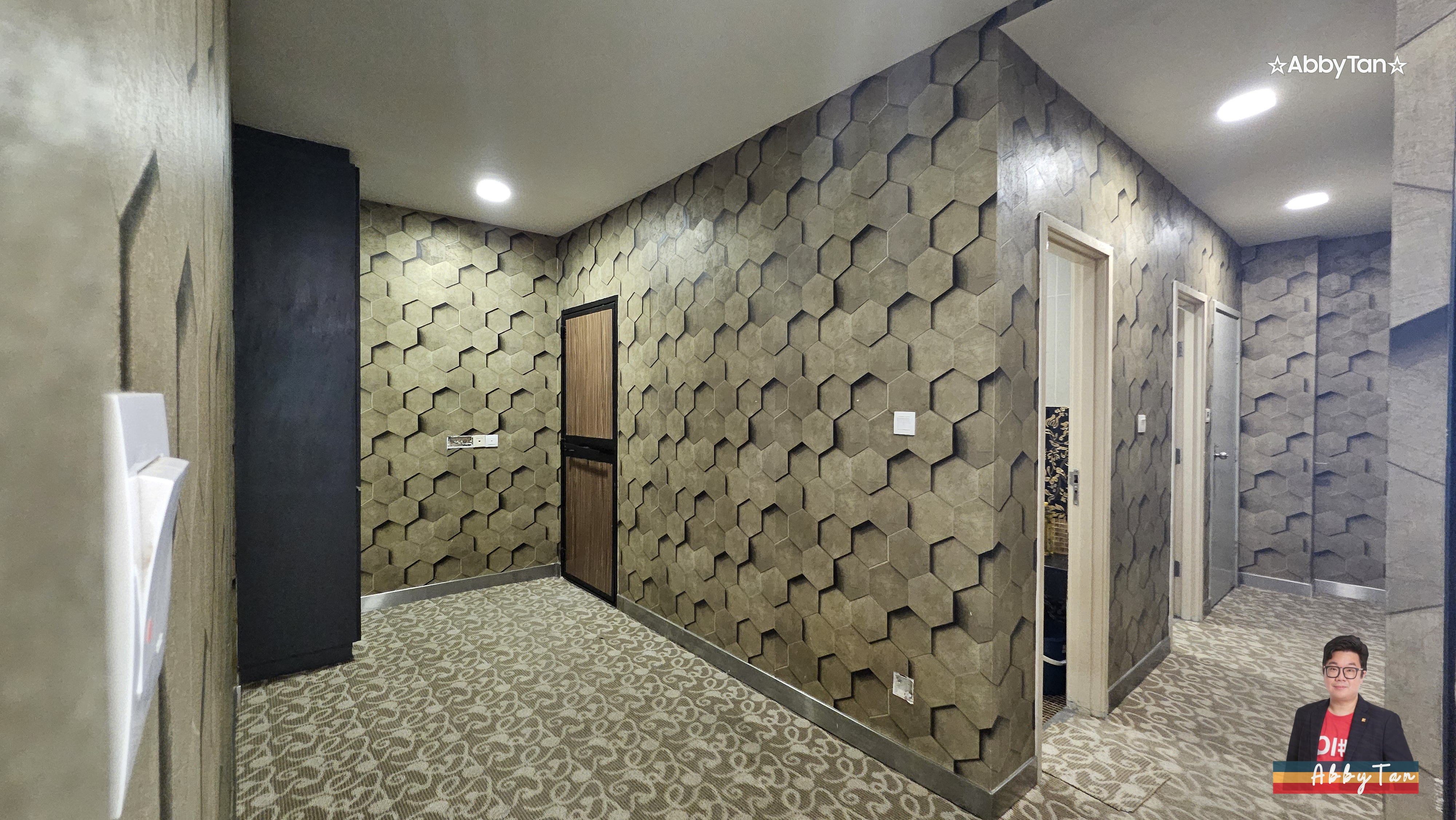 URGENT SALE! INTER-CORNER OFFICE @ KK Times Square | BELOW Market Value  image