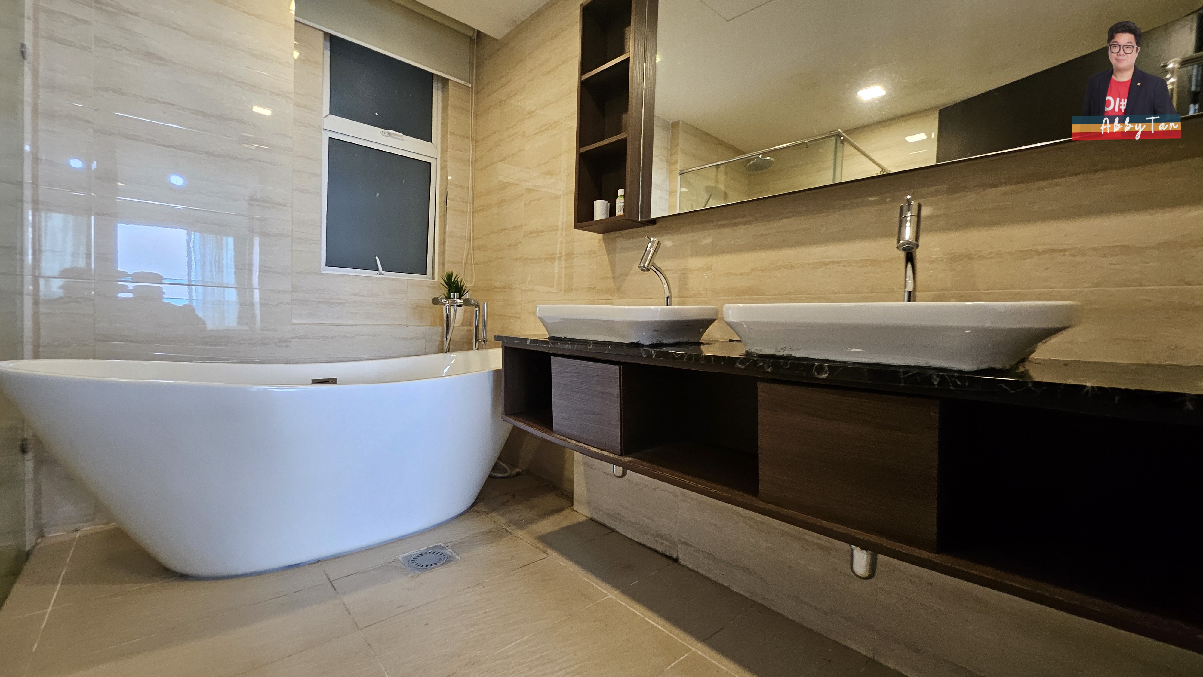 The Bay Residences | Seaview | 3 Car Parks | Likas image