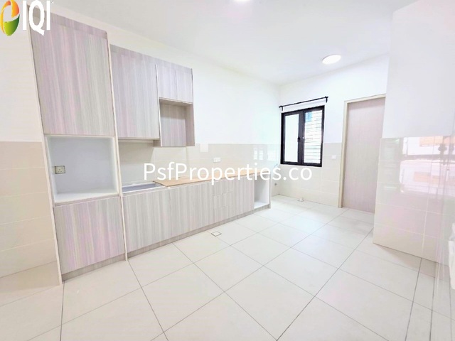 Elmina Valley 4 image