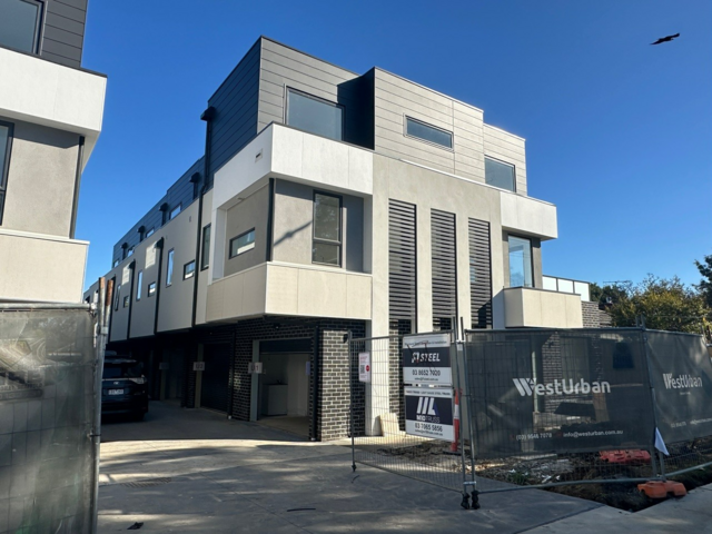 Townhouses in Scoresby photo