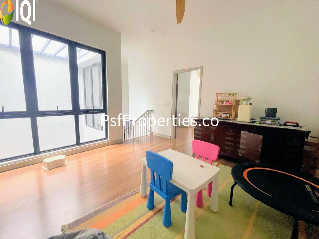 Elmina Valley 3 image