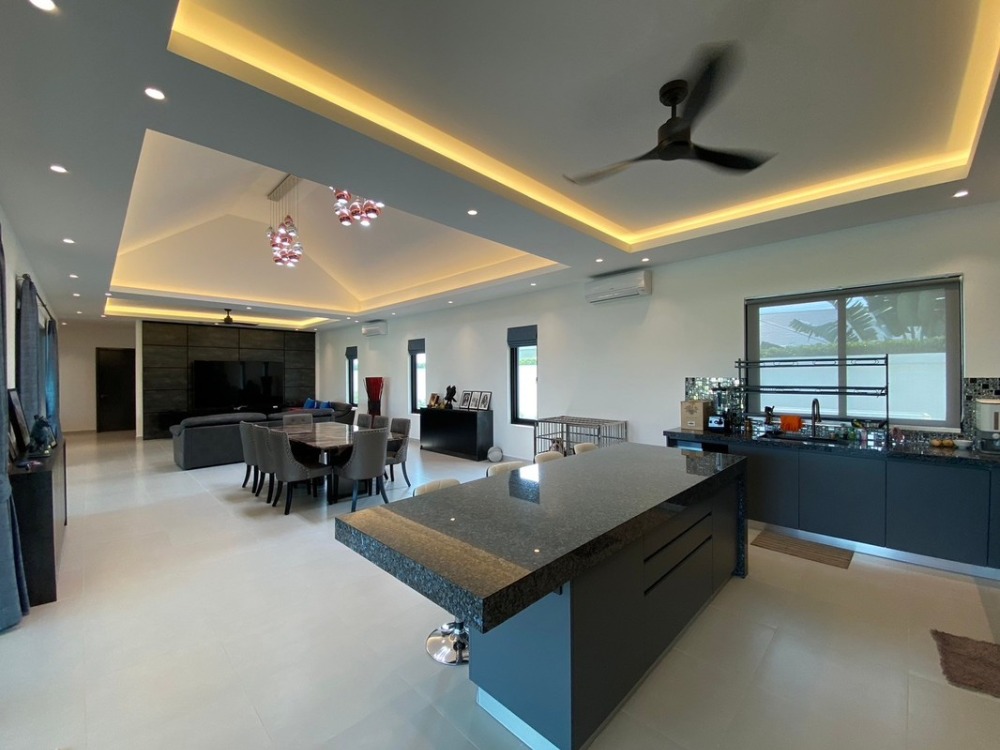 Luxury Hua Hin Villa with Massive Land Plot & Price Reduced to THB 23.5M! image