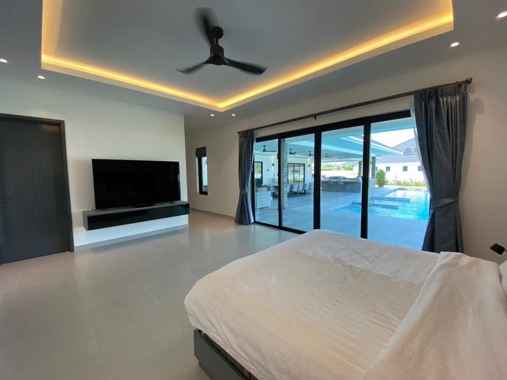 Luxury Hua Hin Villa with Massive Land Plot & Price Reduced to THB 23.5M! image