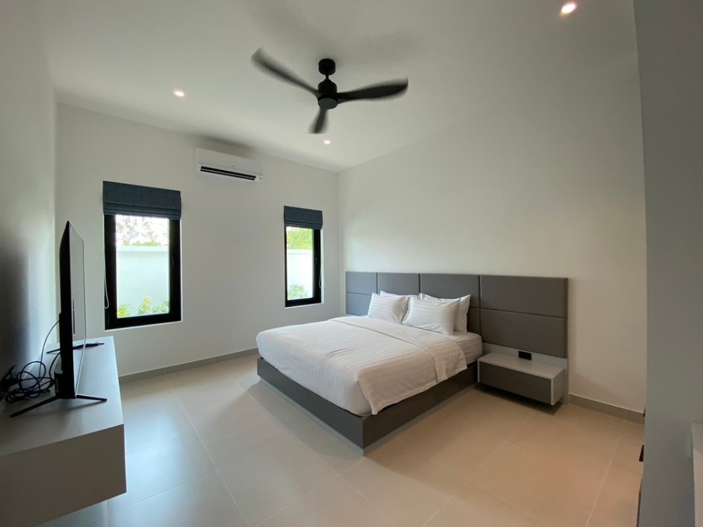 Luxury Hua Hin Villa with Massive Land Plot & Price Reduced to THB 23.5M! image