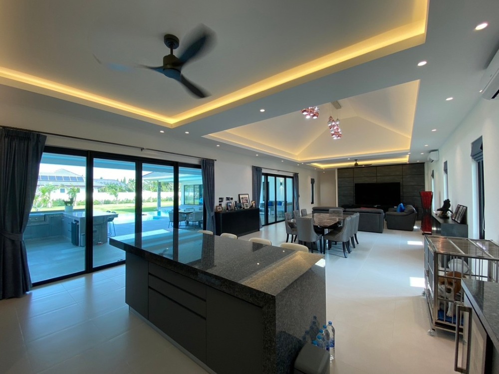 Luxury Hua Hin Villa with Massive Land Plot & Price Reduced to THB 23.5M! image