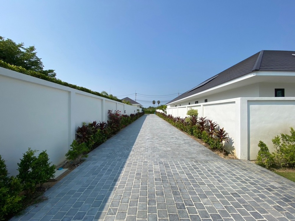 Luxury Hua Hin Villa with Massive Land Plot & Price Reduced to THB 23.5M! image