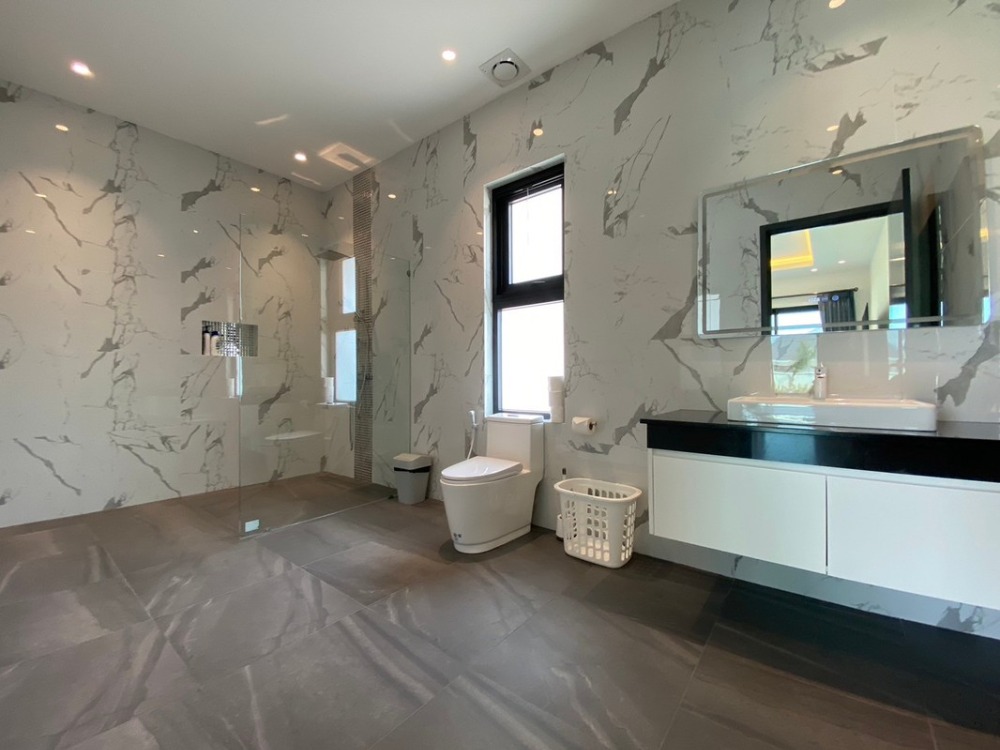 Luxury Hua Hin Villa with Massive Land Plot & Price Reduced to THB 23.5M! image