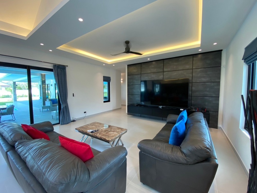 Luxury Hua Hin Villa with Massive Land Plot & Price Reduced to THB 23.5M! image