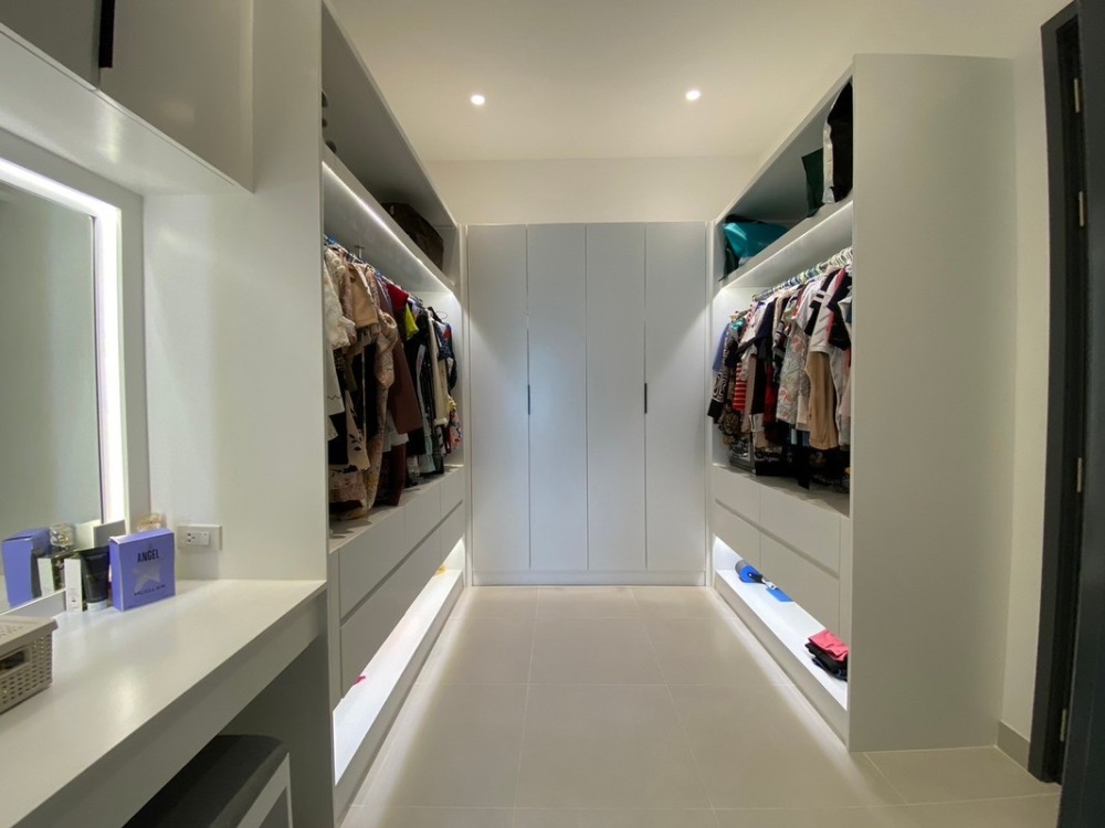 Luxury Hua Hin Villa with Massive Land Plot & Price Reduced to THB 23.5M! image