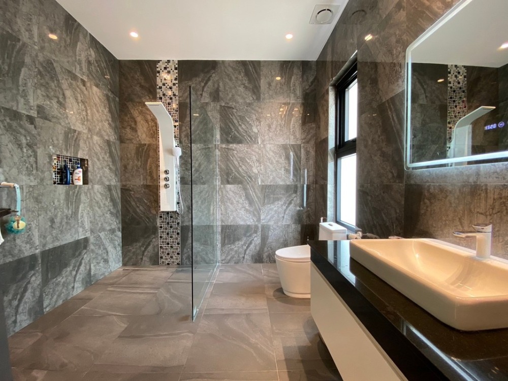 Luxury Hua Hin Villa with Massive Land Plot & Price Reduced to THB 23.5M! image