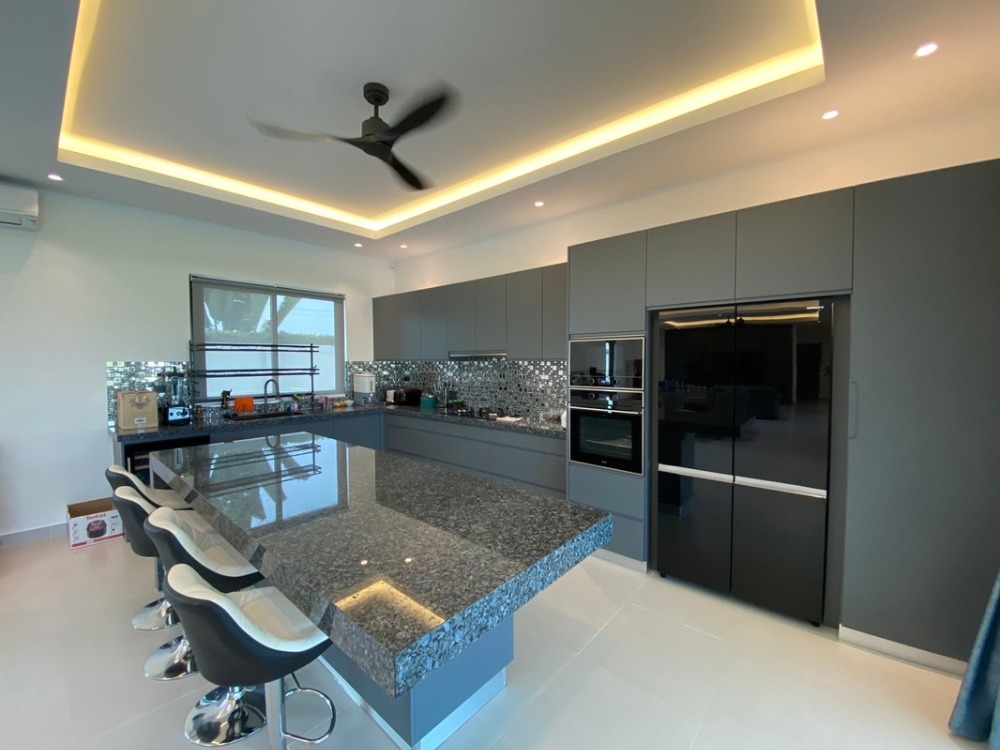 Luxury Hua Hin Villa with Massive Land Plot & Price Reduced to THB 23.5M! image