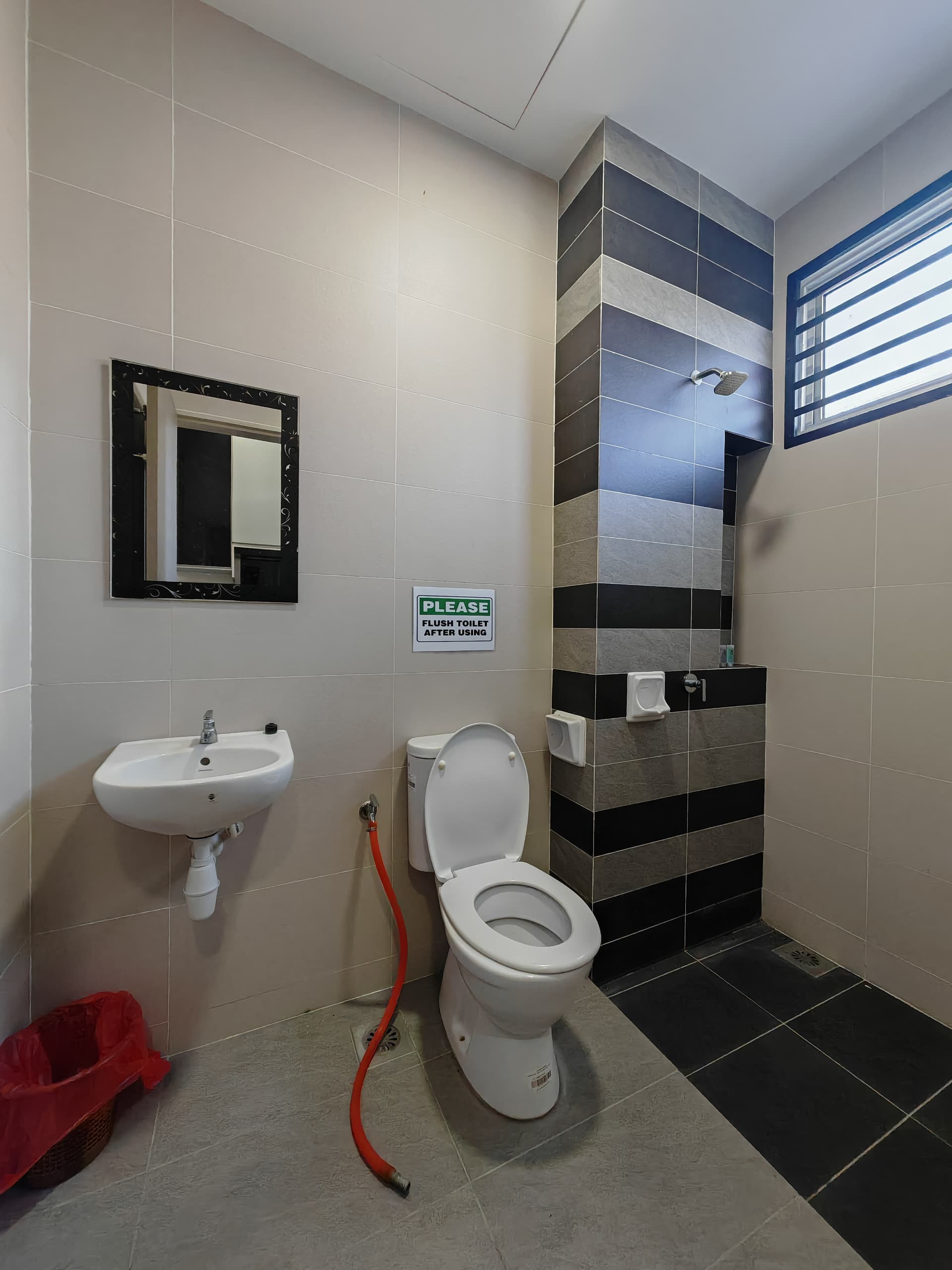 BANDAR AINSDALE (REDUP) image