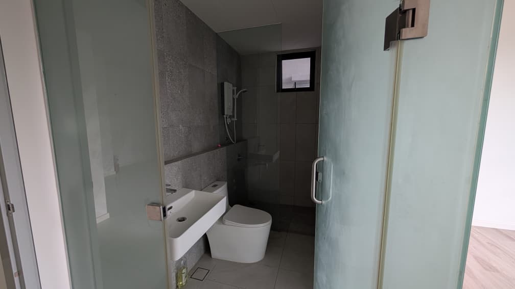 Emerald 9 Condominium image