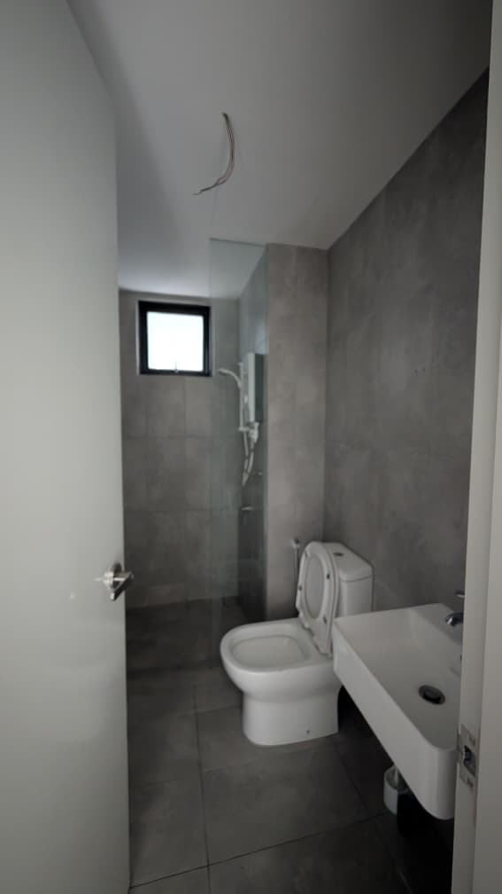 Emerald 9 Condominium image