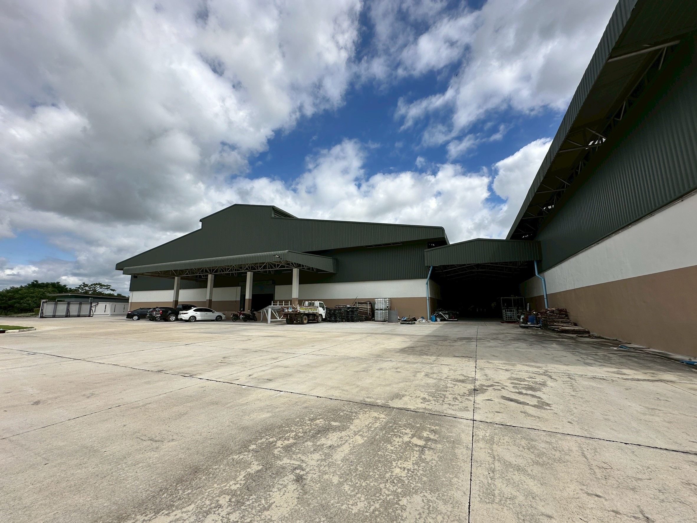 Large Warehouse for Rent at Lam Luk Ka Klong 8, Pathum Thani image