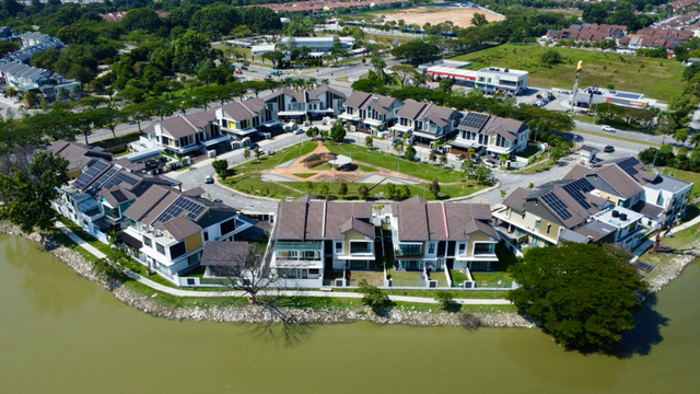 Laman Lakeside Bukit Raja photo