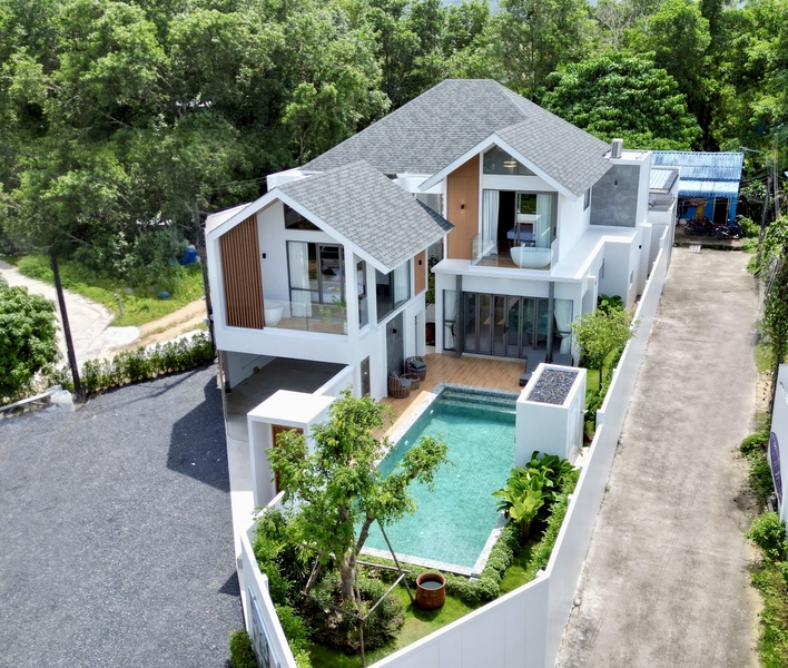 Grand Pool Villa – Your Dream Home in Phuket Awaits