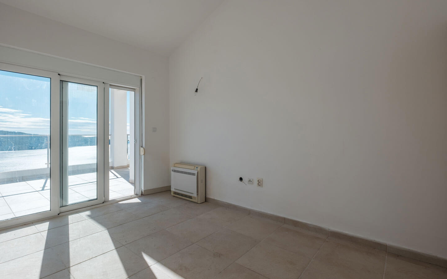 Penthouse in Vista residences, with an Attractive price and Expansive Sea Views image