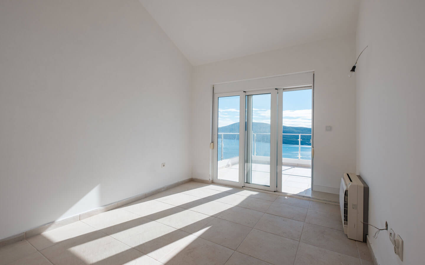 Penthouse in Vista residences, with an Attractive price and Expansive Sea Views image