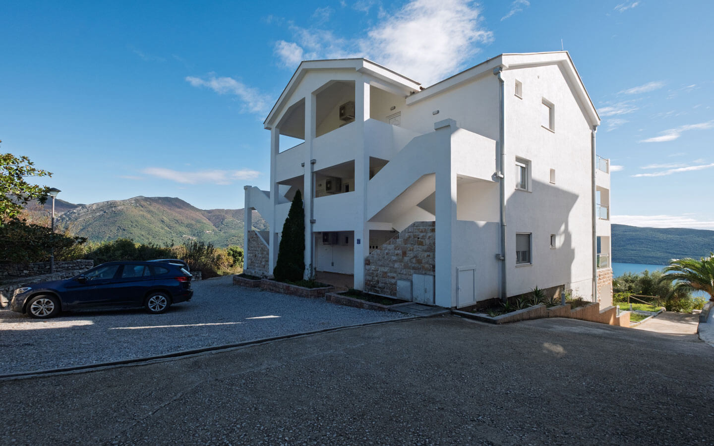 Penthouse in Vista residences, with an Attractive price and Expansive Sea Views image