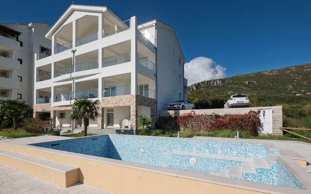 Penthouse in Vista residences, with an Attractive price and Expansive Sea Views image